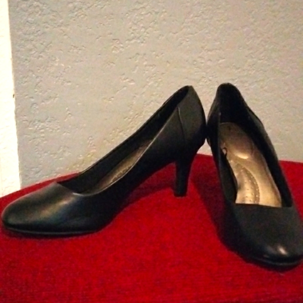 Super cute, professional work pumps